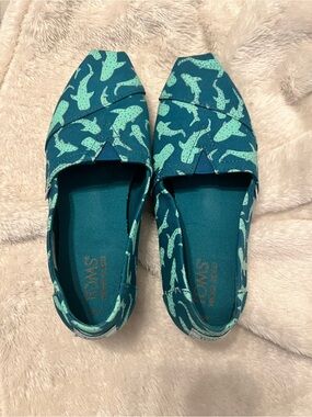 TOMS Women's Whale Shark Print Canvas Slip-Ons